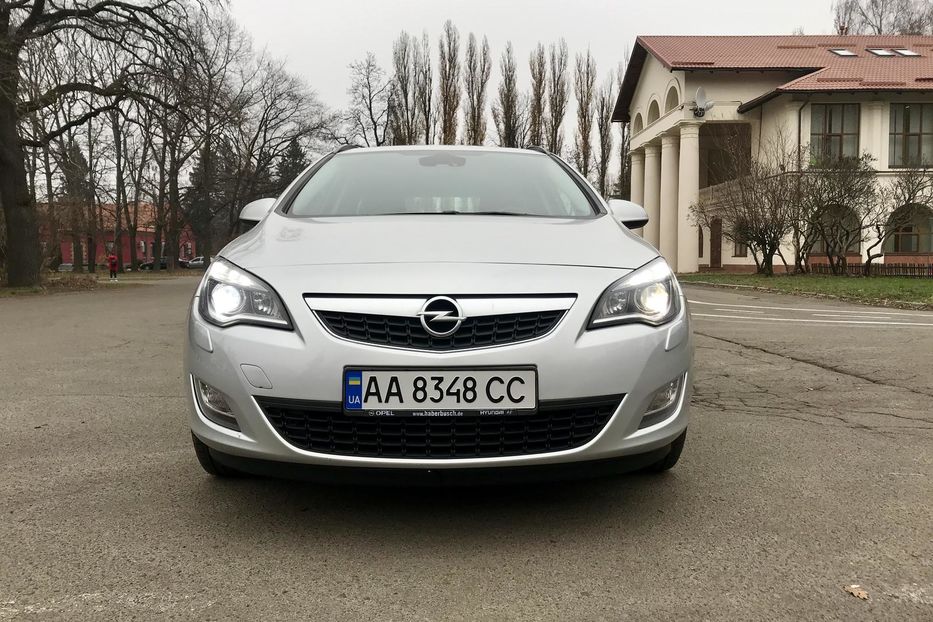 Продам Opel Astra J Sport Tourer 2011 года в Киеве