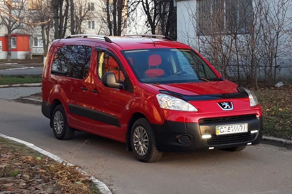 Продам Peugeot Partner пасс. 2010 года в Черкассах