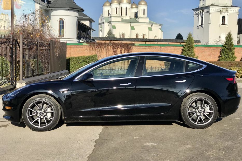 Продам Tesla Model 3 Long Range Dual Motor  2018 года в Луцке