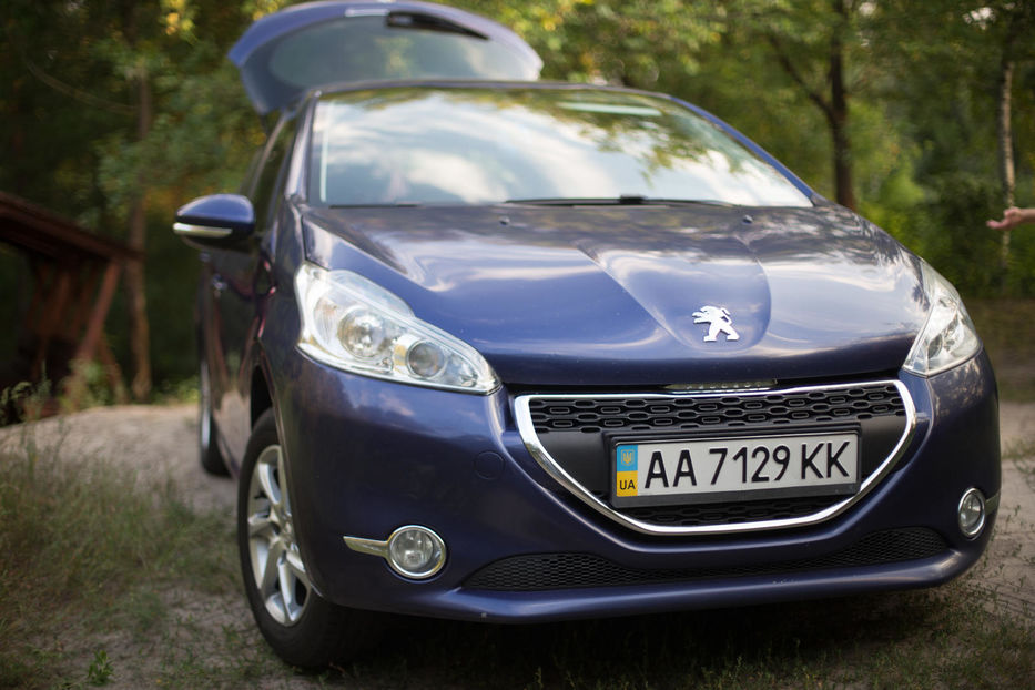 Продам Peugeot 208 2013 года в Киеве