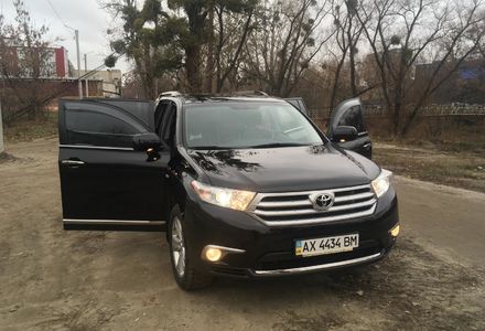 Продам Toyota Highlander 2013 года в Харькове