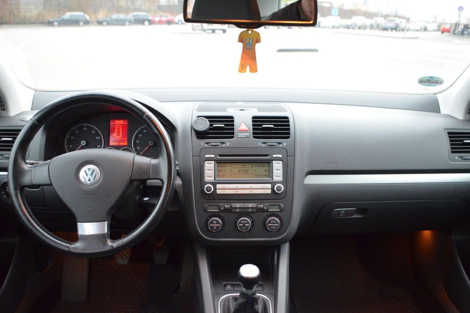 Продам Volkswagen Golf V 2006 года в Киеве