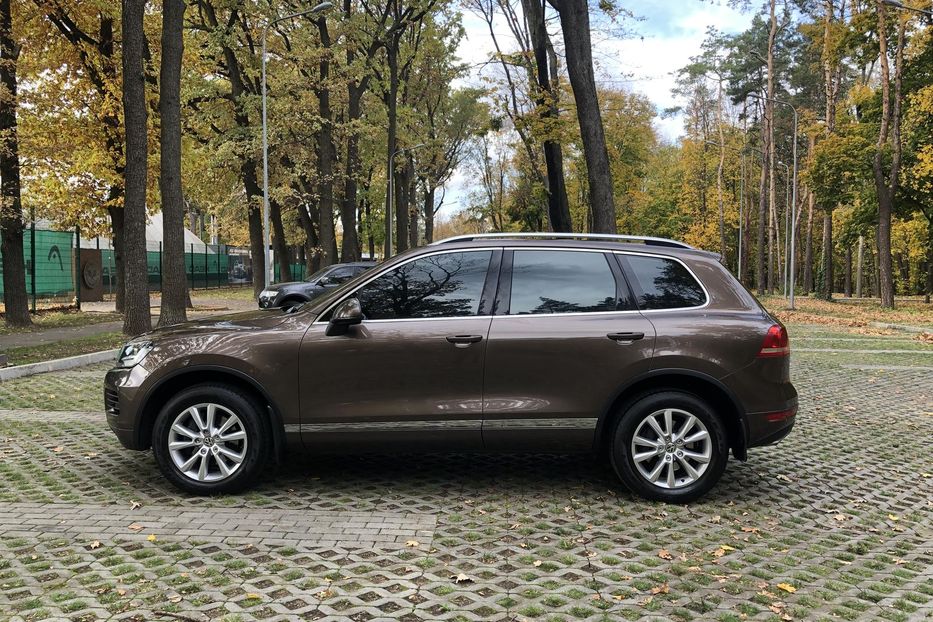 Продам Volkswagen Touareg 2012 года в Харькове