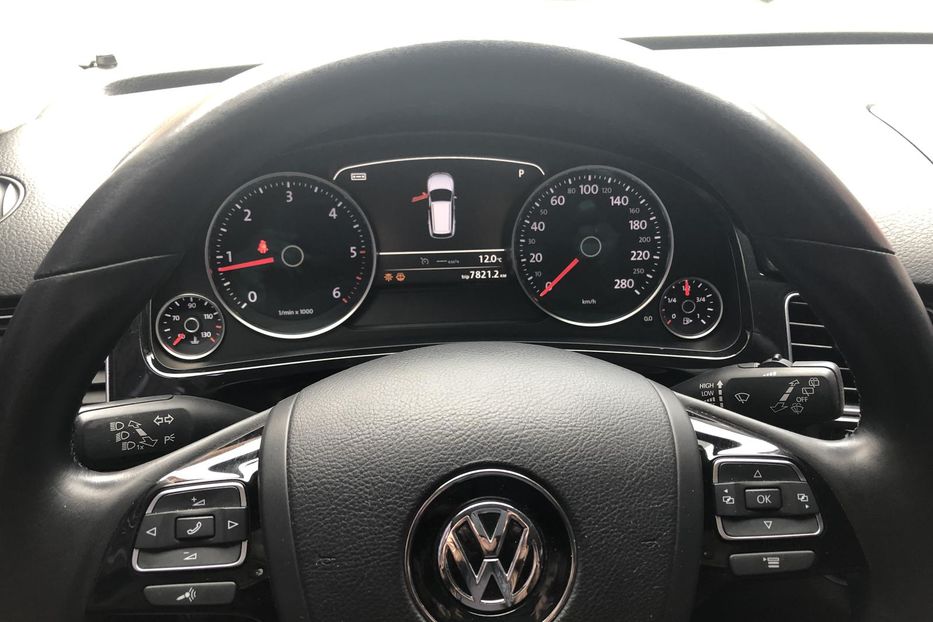 Продам Volkswagen Touareg 2012 года в Харькове