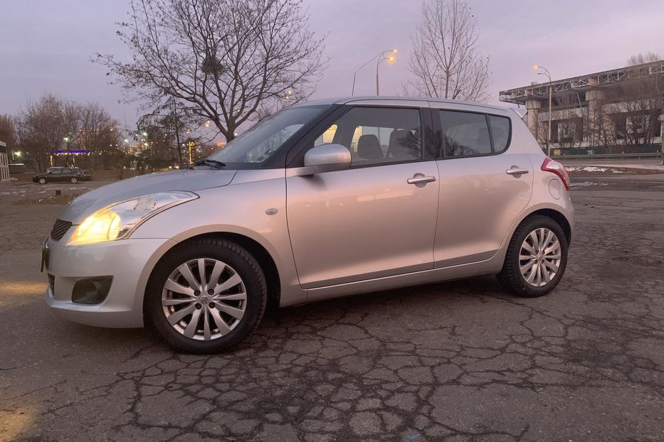 Продам Suzuki Swift SZ-L 2013 года в Киеве