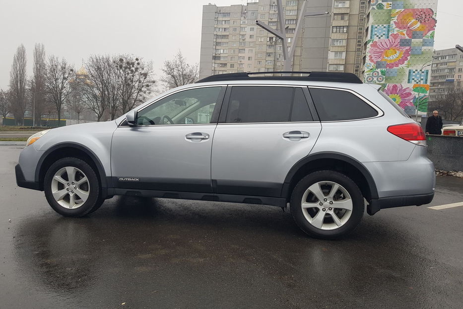 Продам Subaru Outback 2013 года в Харькове