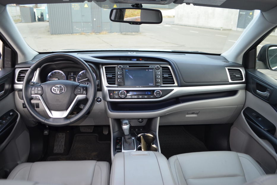 Продам Toyota Highlander 2015 года в Киеве