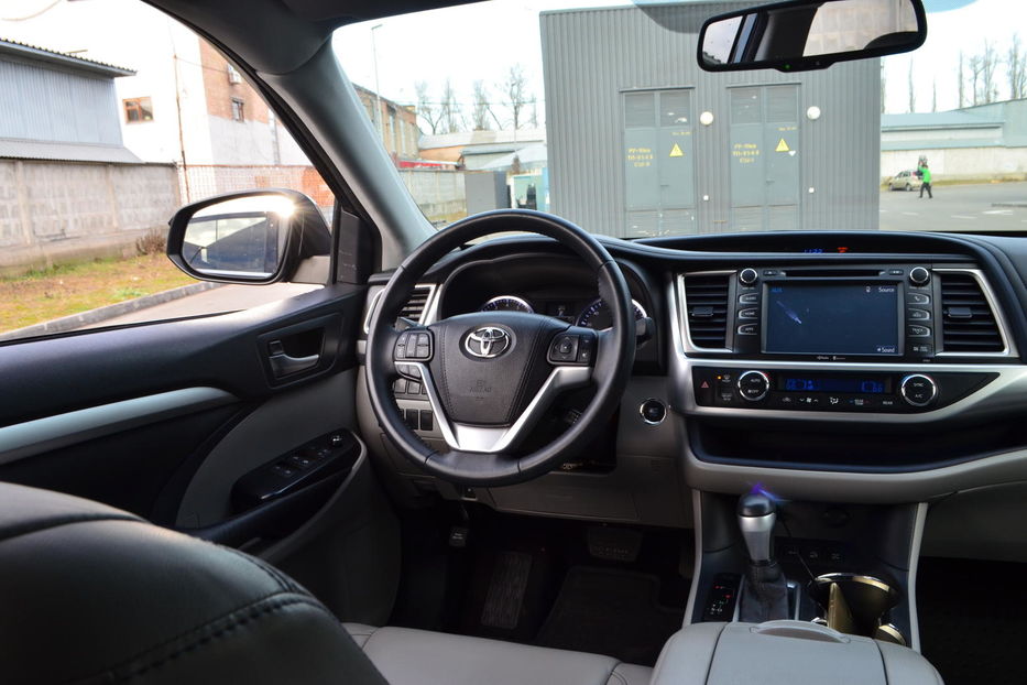 Продам Toyota Highlander 2015 года в Киеве