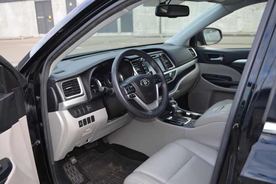 Продам Toyota Highlander 2015 года в Киеве