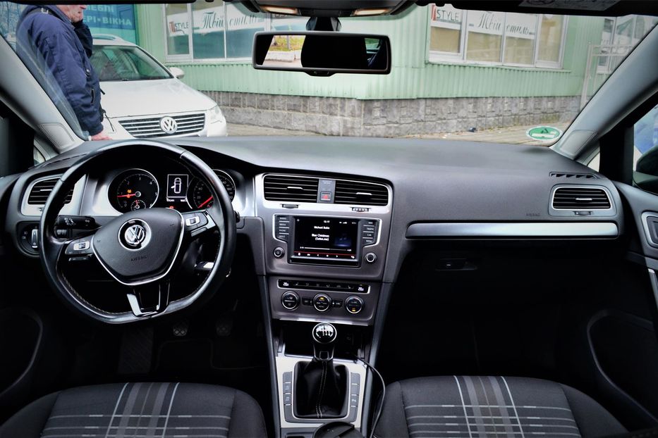 Продам Volkswagen Golf VII LOUNGE 2015 года в Киеве