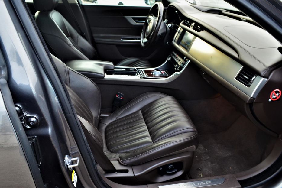 Продам Jaguar XF PREMIUM 2016 года в Киеве