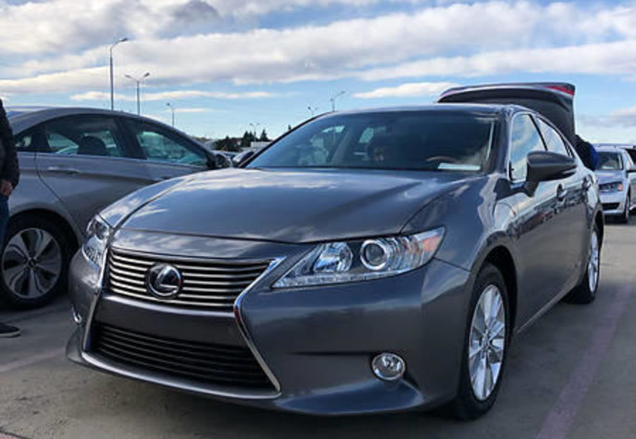 Продам Lexus ES 300 h 2015 года в Киеве