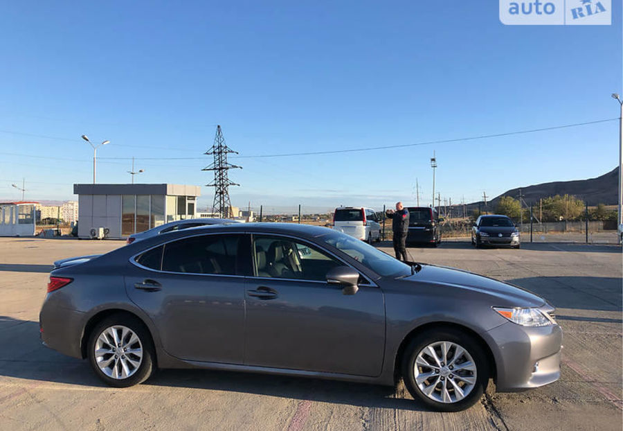 Продам Lexus ES 300 h 2015 года в Киеве