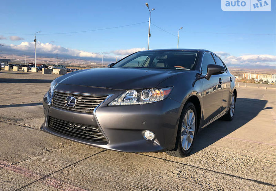 Продам Lexus ES 300 h 2015 года в Киеве