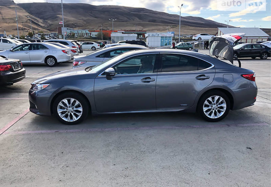 Продам Lexus ES 300 h 2015 года в Киеве