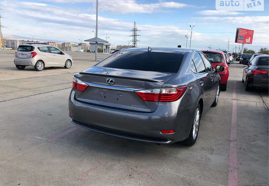 Продам Lexus ES 300 h 2015 года в Киеве