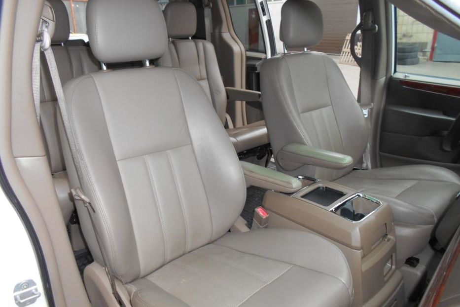 Продам Chrysler Grand Voyager 2011 года в Киеве