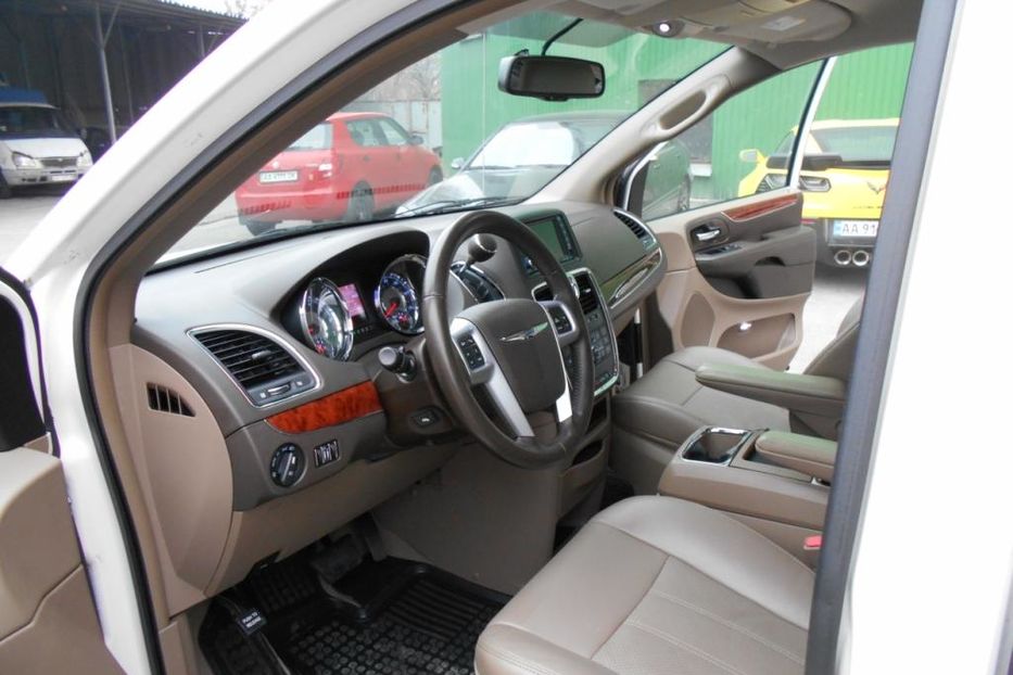 Продам Chrysler Grand Voyager 2011 года в Киеве