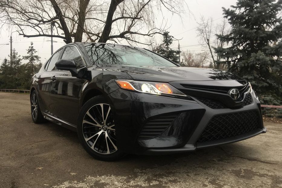 Продам Toyota Camry 2018 года в Киеве