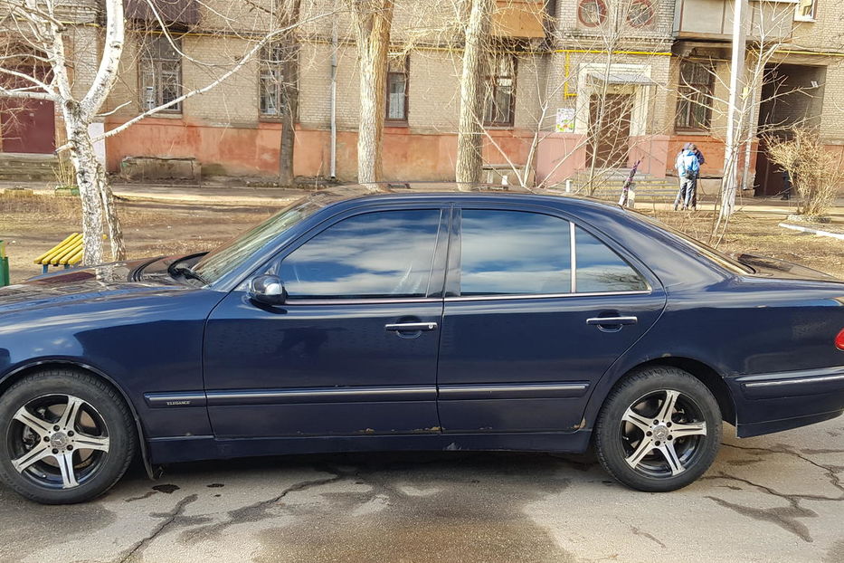 Продам Mercedes-Benz 210 E 280 2000 года в Харькове