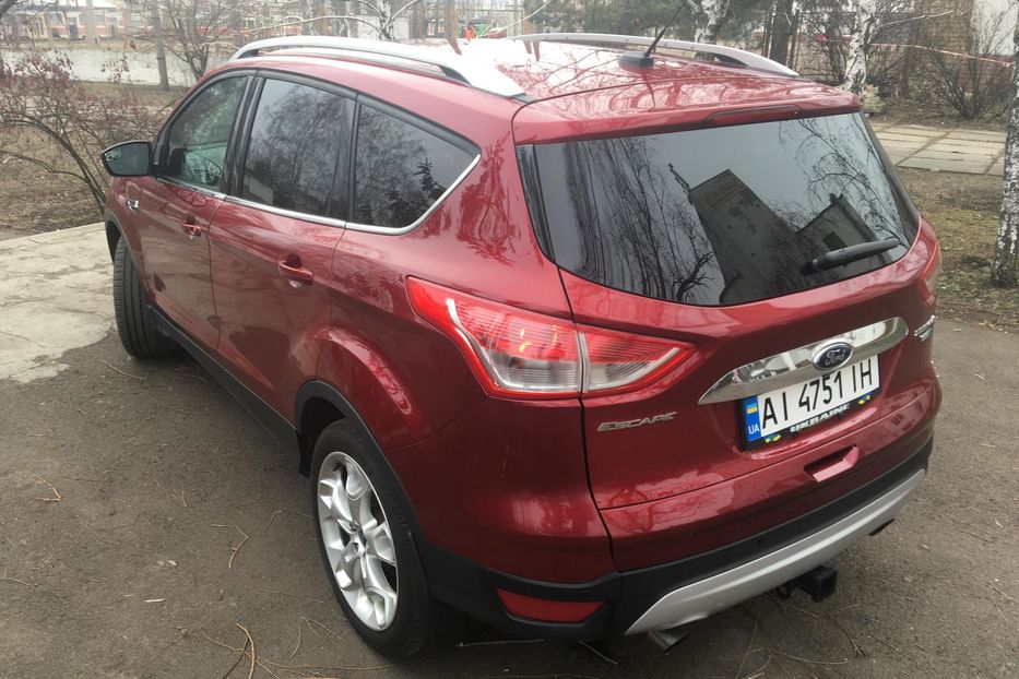 Продам Ford Escape TITANIUM  2013 года в Киеве