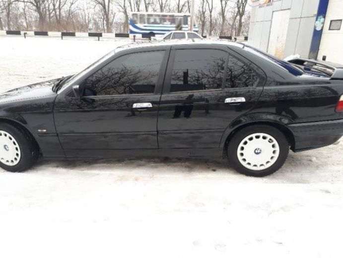 Продам BMW 320 Седан 1996 года в г. Новомосковск, Днепропетровская область
