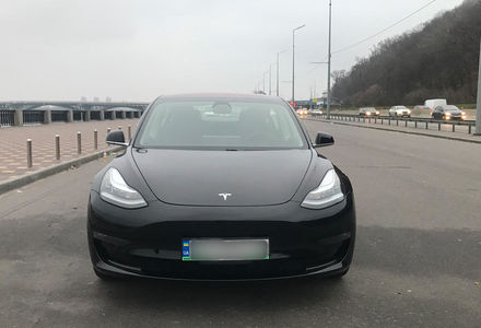 Продам Tesla Model 3  Long Range 2018 года в Киеве