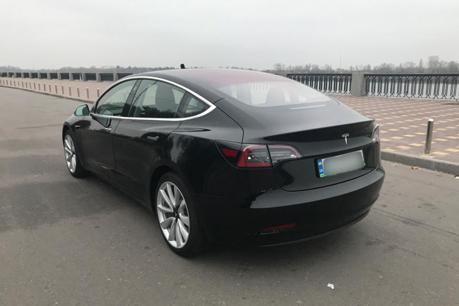 Продам Tesla Model 3  Long Range 2018 года в Киеве