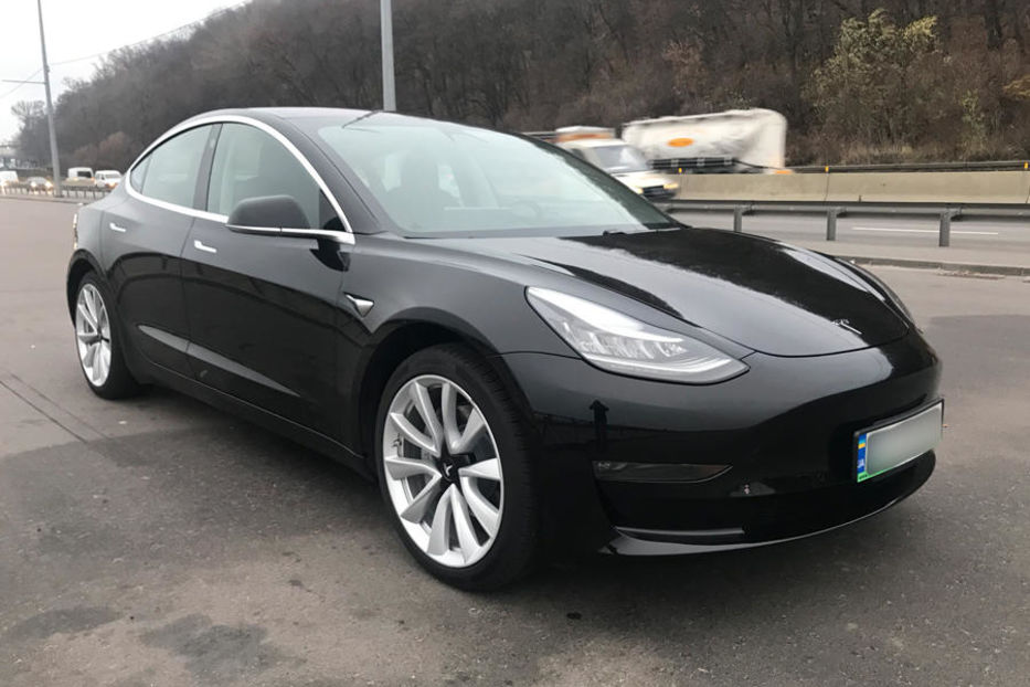 Продам Tesla Model 3  Long Range 2018 года в Киеве