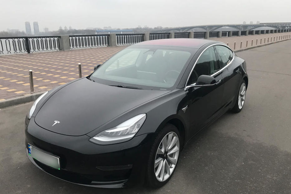 Продам Tesla Model 3  Long Range 2018 года в Киеве