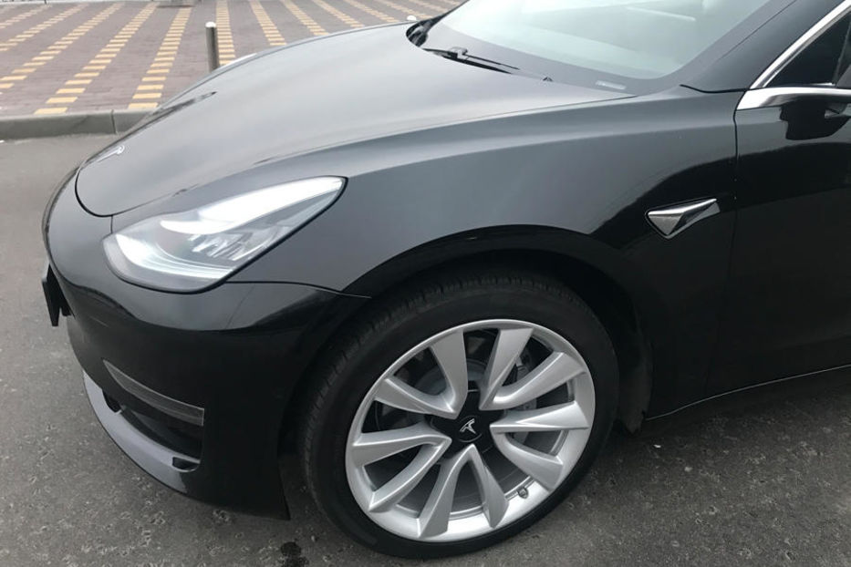 Продам Tesla Model 3  Long Range 2018 года в Киеве