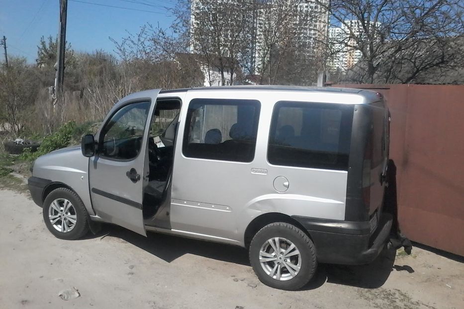 Продам Fiat Doblo пасс. 2004 года в Киеве