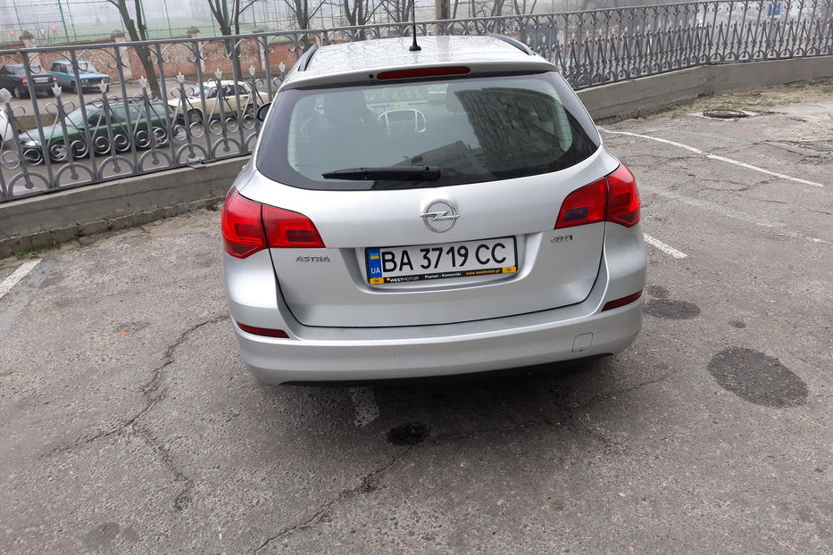 Продам Opel Astra J Sports tourer  2011 года в Кропивницком