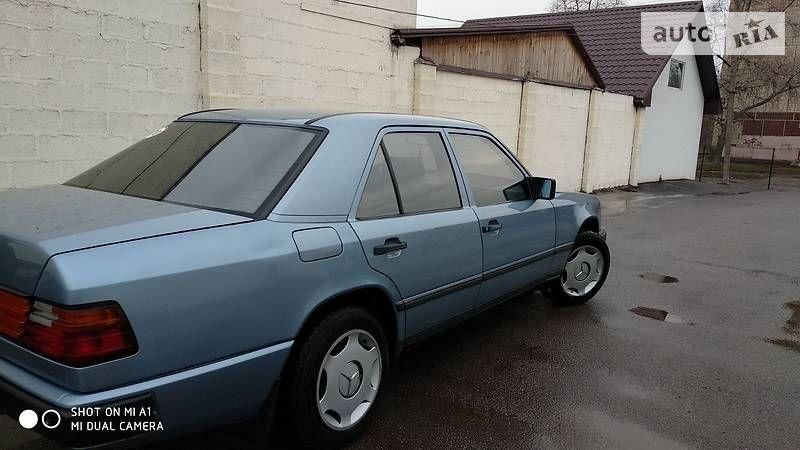 Продам Mercedes-Benz E-Class 230е  1988 года в г. Кривой Рог, Днепропетровская область