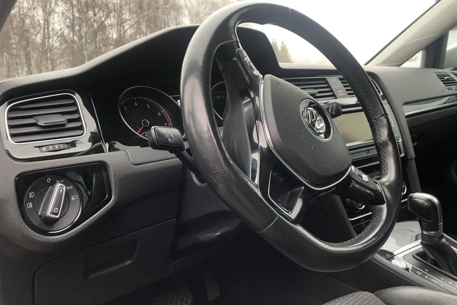 Продам Volkswagen Golf VII 2013 года в Киеве