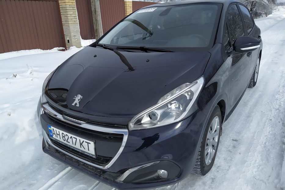 Продам Peugeot 208 2017 года в Донецке