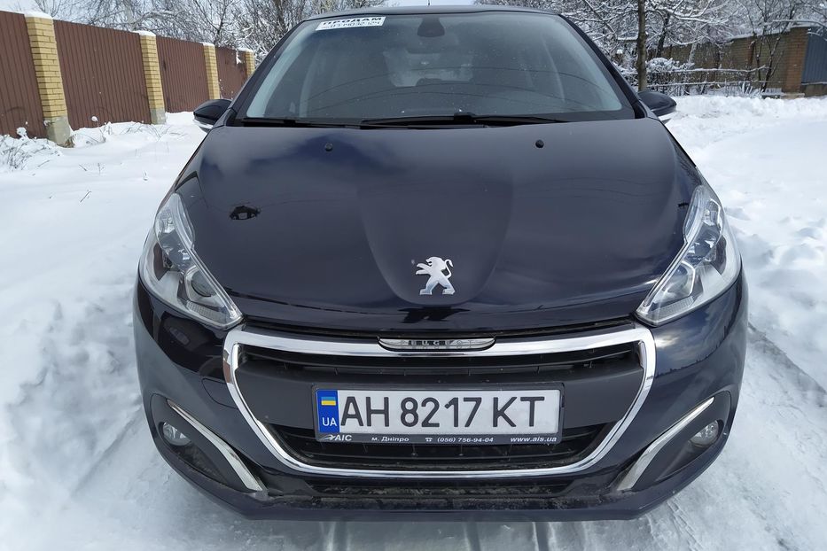 Продам Peugeot 208 2017 года в Донецке