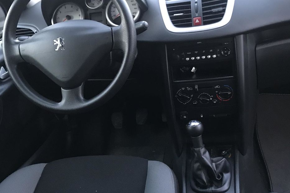 Продам Peugeot 207 2009 года в Киеве