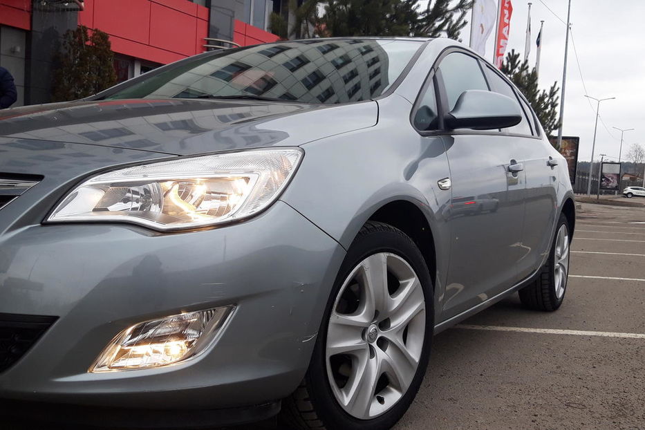 Продам Opel Astra J TURBO 2011 года в Киеве