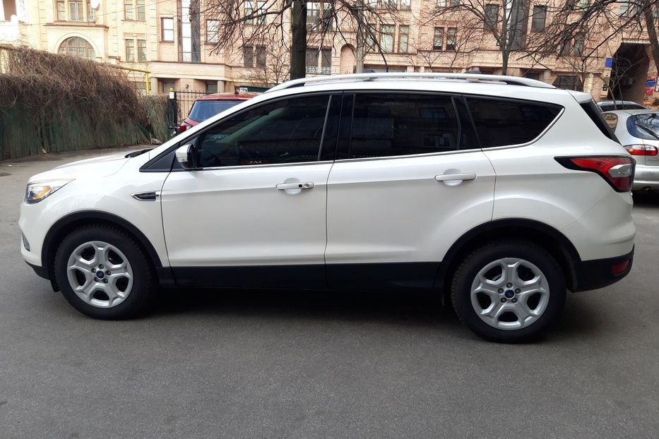 Продам Ford Escape 2017 года в Киеве