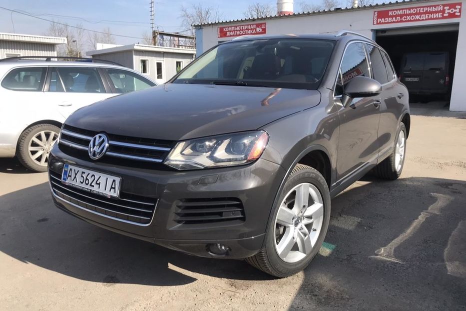 Продам Volkswagen Touareg 2012 года в Харькове