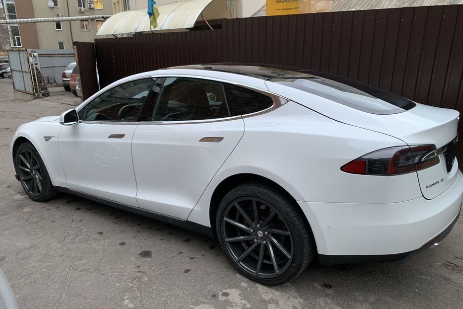 Продам Tesla Model S P 85 2015 года в Днепре