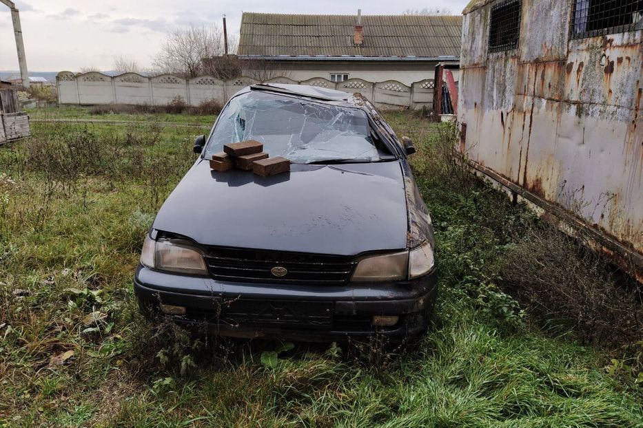 Продам Toyota Carina 1994 года в Черновцах