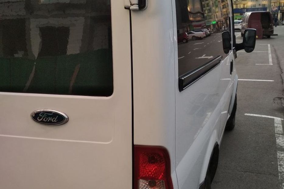 Продам Ford Transit пасс. 8+1. дв.2,2см.TDCI-150лс. 2006 года в Киеве