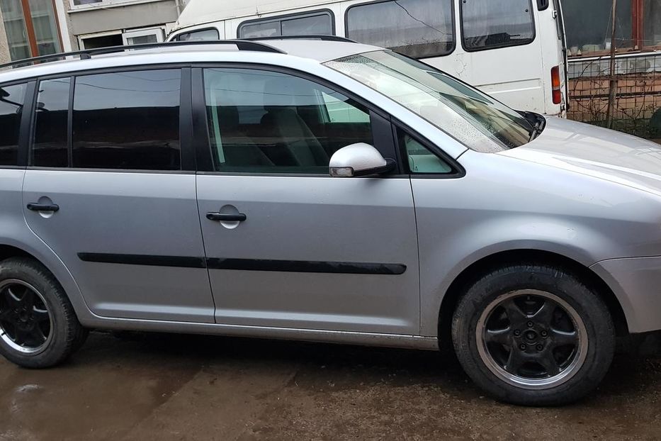 Продам Volkswagen Touran 2004 года в Черновцах