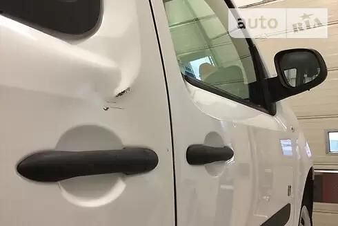 Продам Renault Kangoo пасс. 2014 года в Львове