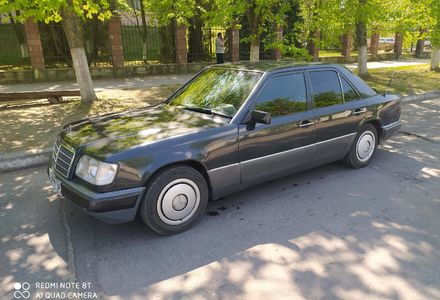 Продам Mercedes-Benz E-Class 220 1993 года в Ровно