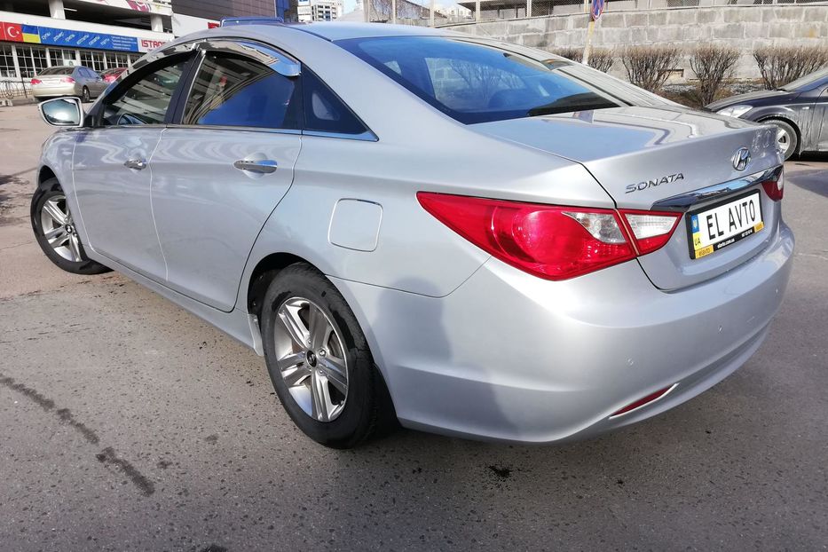 Продам Hyundai Sonata YF LPI 2016 года в Киеве