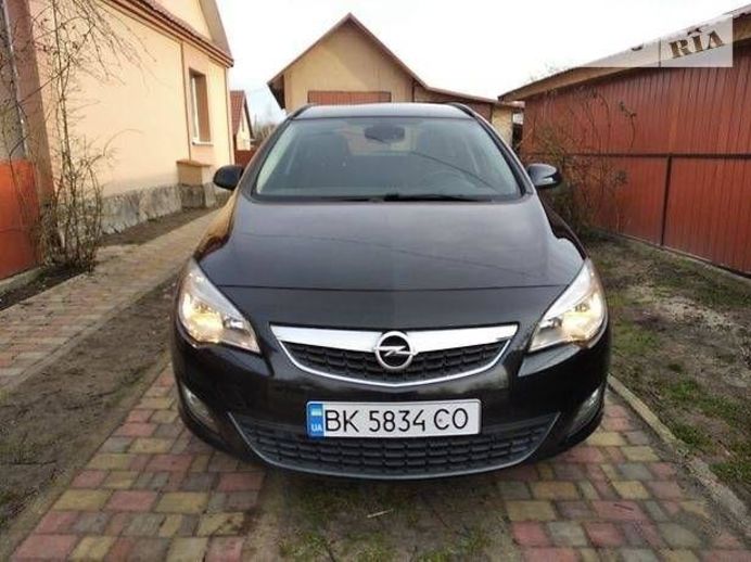 Продам Opel Astra J 2012 года в г. Козин, Ровенская область