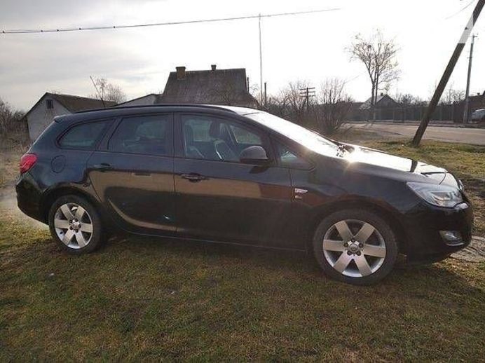 Продам Opel Astra J 2012 года в г. Козин, Ровенская область